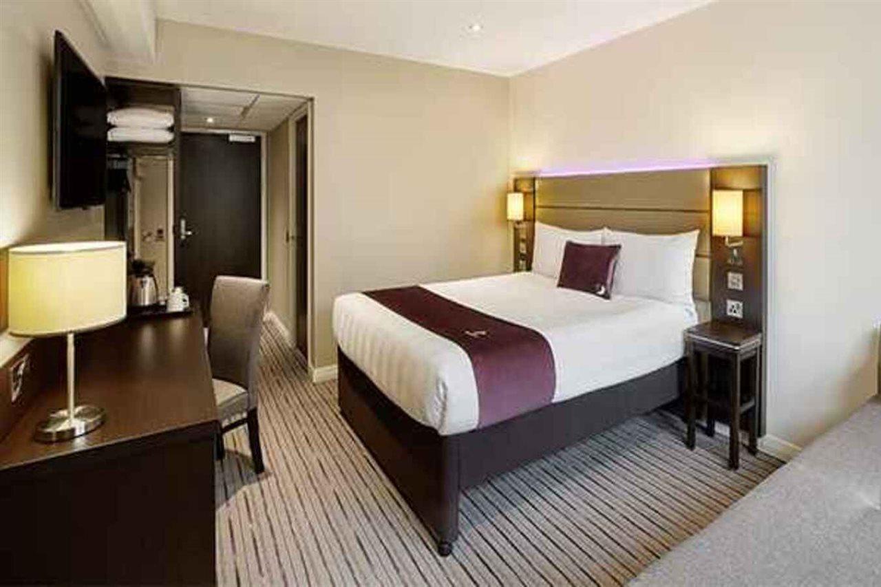 Premier Inn Peterborough City Centre Exterior foto