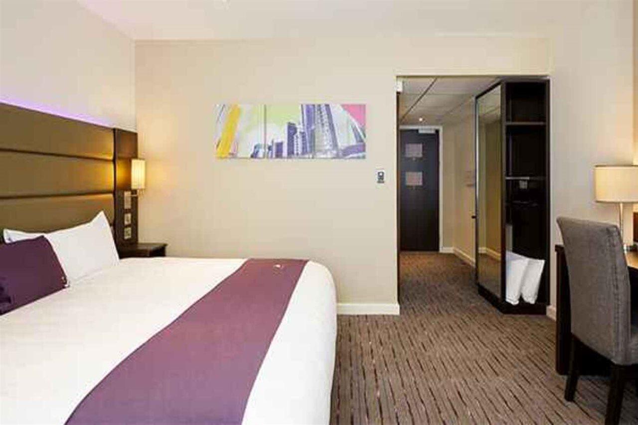 Premier Inn Peterborough City Centre Exterior foto